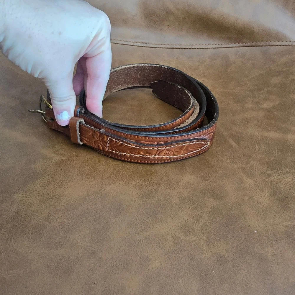Burton Mens Vtg Brown Floral Tooled Top Grain Cowhide Leather Western Belt 40